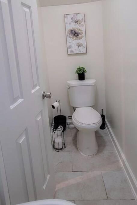 Great 2 Bedroom Condo,Free Parking,Easy Commute. Irvington Exterior foto